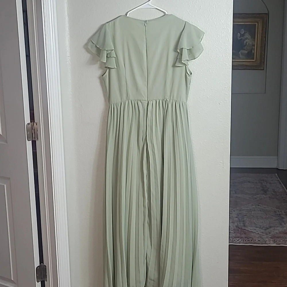 Elegant Sage Green Pleated Maxi Dress Size M - Picture 6 of 7